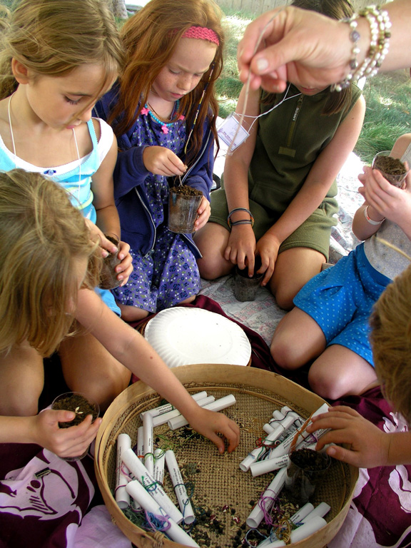 http://curezone.com/upload/Blogs/Your_Enchanted_Gardener/Kids_Planting_Seeds_5001.jpg