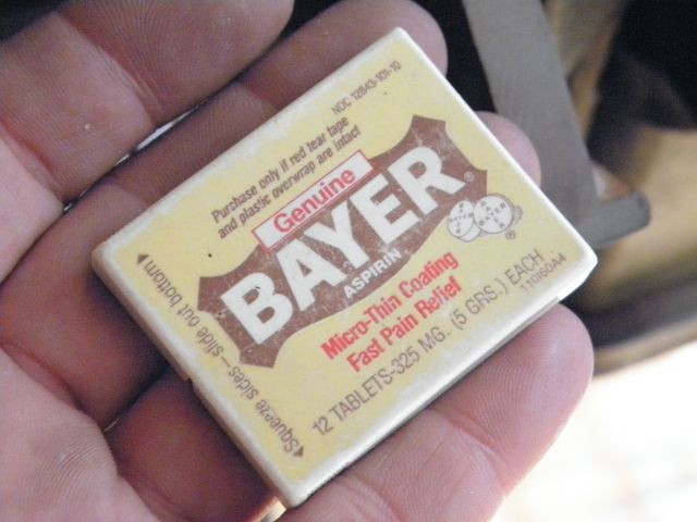 http://curezone.com/upload/Blogs/Your_Enchanted_Gardener/Project_Grandpa_Collectibles_Item_4_Bayer_Aspirin_Container_and_Buffal1.jpg