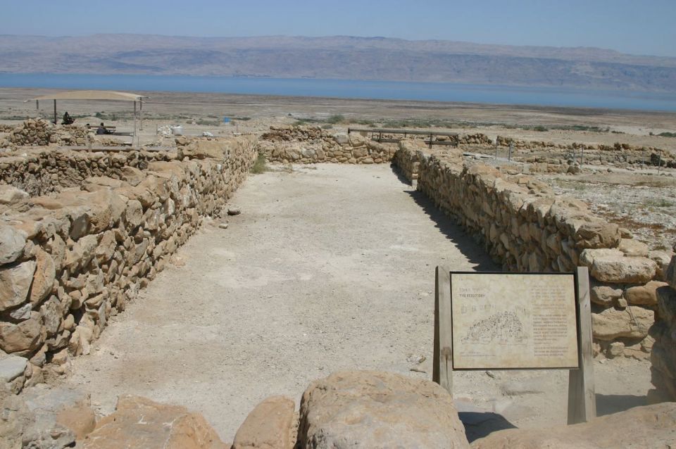 http://curezone.com/upload/Blogs/Your_Enchanted_Gardener/Qumran_ruins_Photo_by_Duke_Windsor_SDNHM.jpg