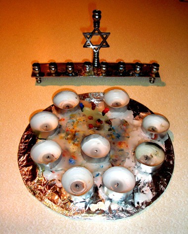 http://curezone.com/upload/Members/LioraLeah/Artwork/Chanukah5_Last_of_the_Lights_12_28_2008.jpg