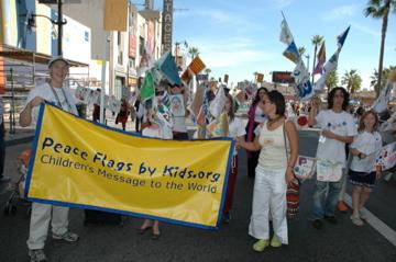 http://curezone.com/upload/members/new01/Peace_Flags_by_Kids_org.jpg